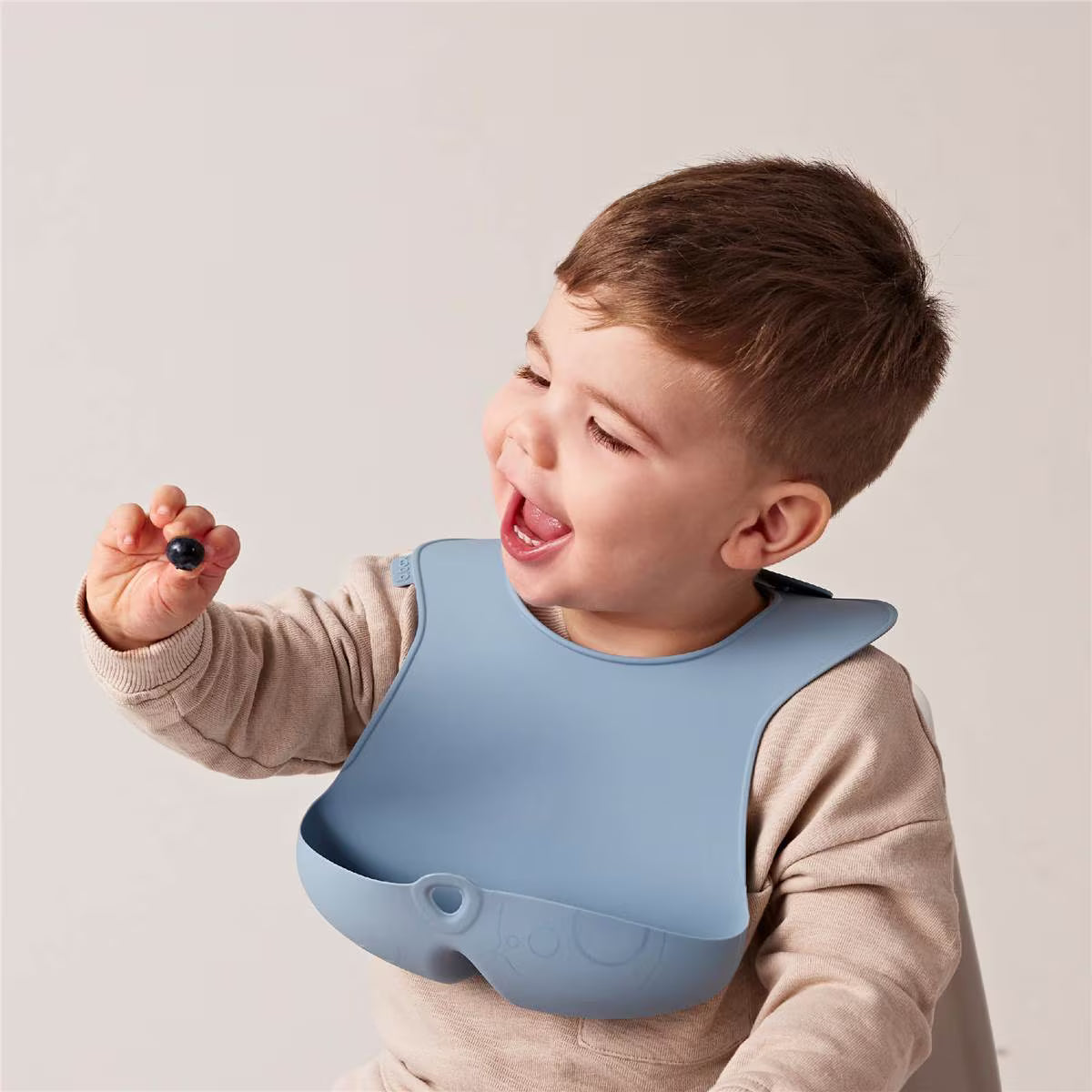 B. Box Silicone Bib With Deep ‘Stay Open’ Pocket